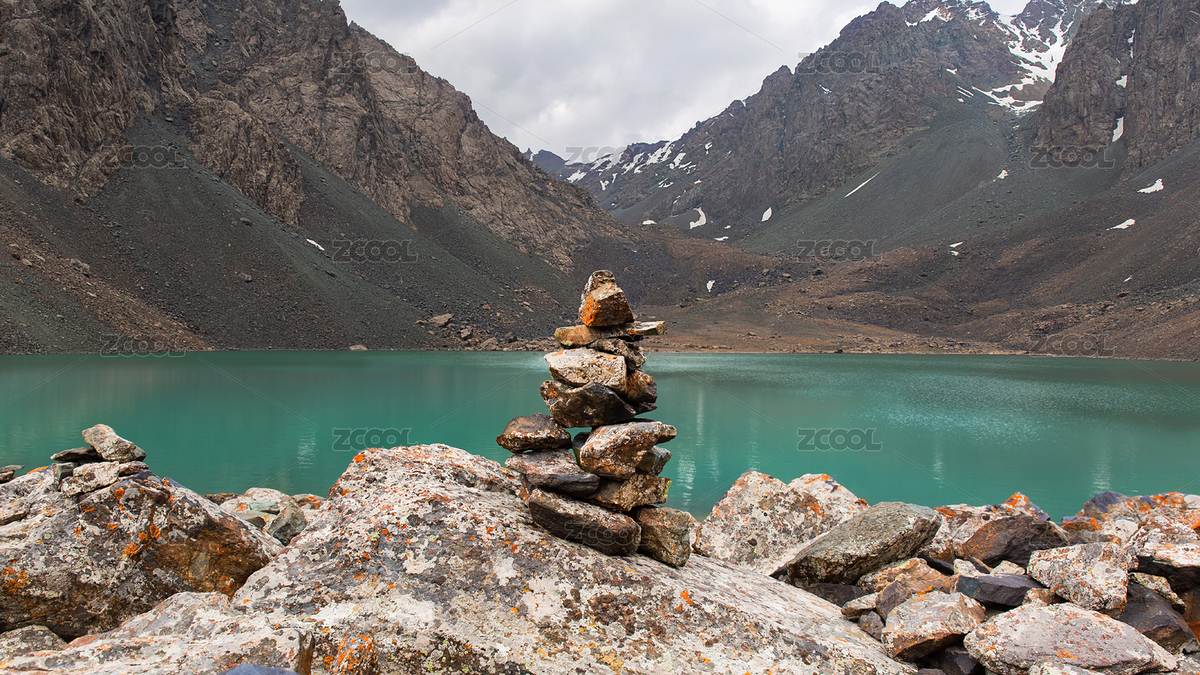 雪山上綠色堰塞湖邊的瑪尼堆（主預(yù)覽-8009501） - 未分類 - 站酷設(shè)計師悟空不空空原創(chuàng)素材 - 站酷ZCOOL
