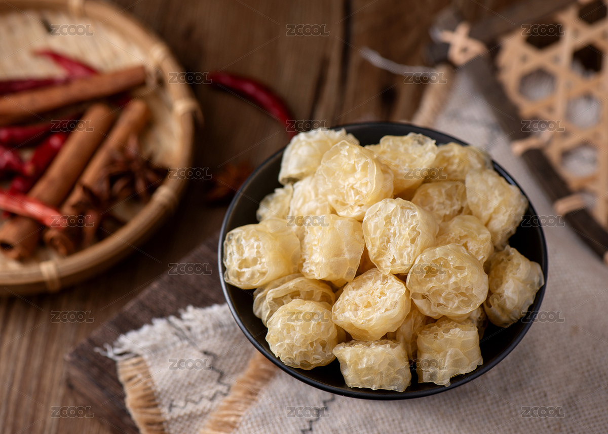 木色背景上餐具里擺放的干面藕（主預(yù)覽-8612231） - 未分類 - 站酷設(shè)計(jì)師密斯楊攝影原創(chuàng)素材 - 站酷ZCOOL