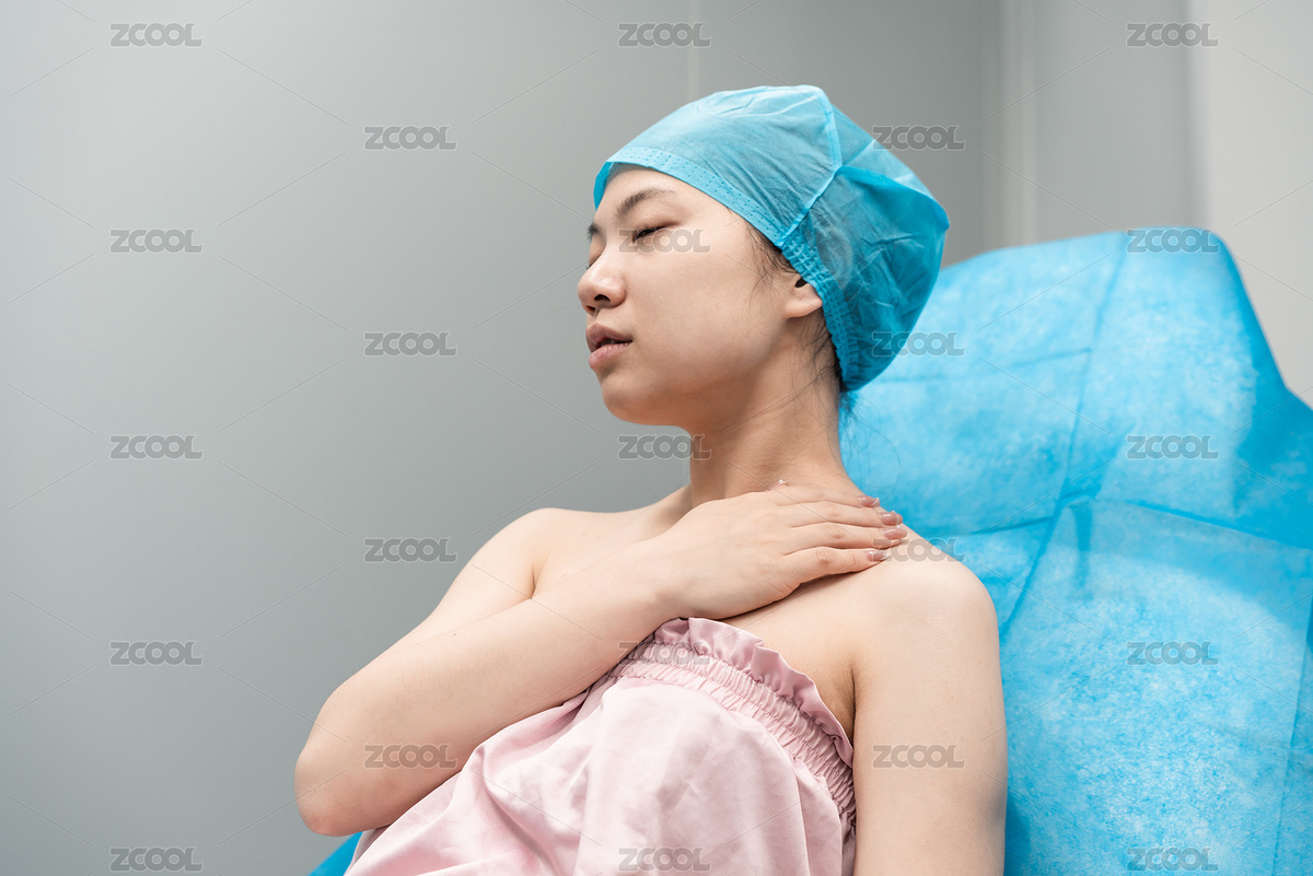 亞洲女性躺在手術(shù)臺(tái)上準(zhǔn)備接受醫(yī)美注射（主預(yù)覽-8990021） - 未分類(lèi) - 站酷設(shè)計(jì)師Anciens原創(chuàng)素材 - 站酷ZCOOL