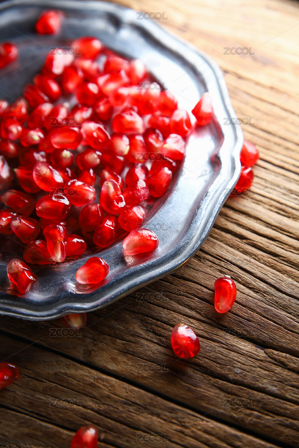 桌子上盤(pán)子里的石榴粒（主預(yù)覽-8716001） - 未分類(lèi) - 站酷設(shè)計(jì)師9012的生機(jī)勃勃原創(chuàng)素材 - 站酷ZCOOL