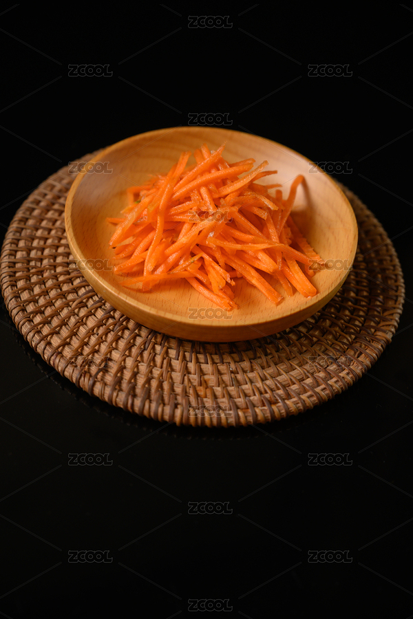 桌面上的盤(pán)子里的美味可口的新鮮胡蘿卜絲（主預(yù)覽-8640880） - 未分類(lèi) - 站酷設(shè)計(jì)師我是小助理原創(chuàng)素材 - 站酷ZCOOL