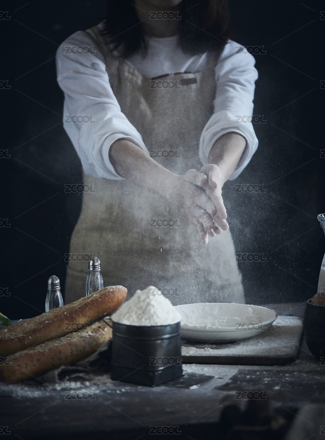 女面點(diǎn)師手拍面粉，面粉飛舞（主預(yù)覽-4110186） - 未分類 - 站酷設(shè)計(jì)師Daham原創(chuàng)素材 - 站酷ZCOOL