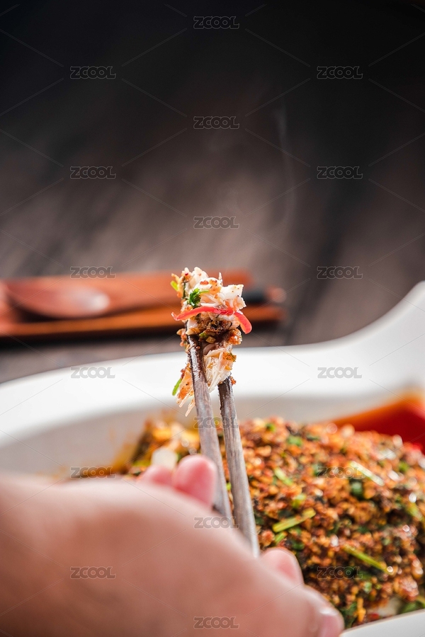 白色方形瓷盤里一條紅油辣子蒸鱸魚（主預(yù)覽-5950165） - 未分類 - 站酷設(shè)計(jì)師濤麟攝影原創(chuàng)素材 - 站酷ZCOOL