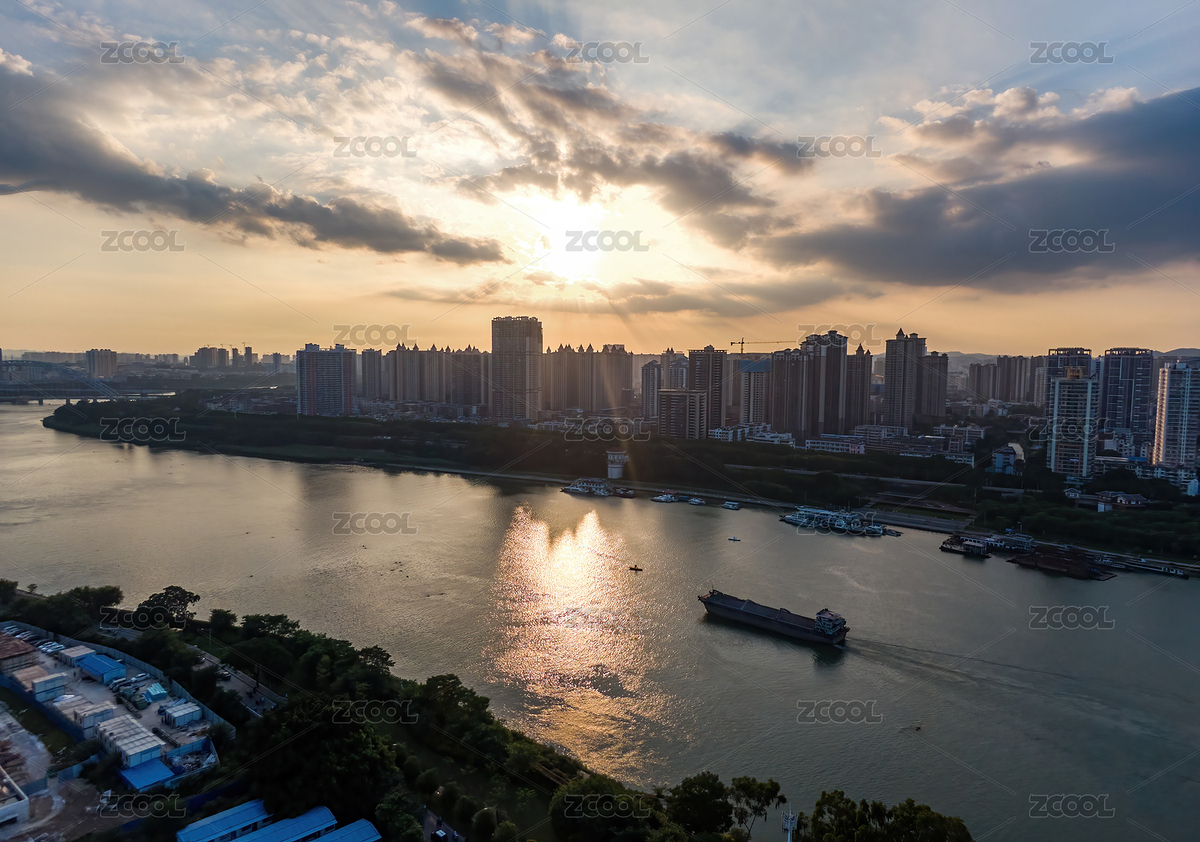 傍晚的城市江邊建筑景觀和運(yùn)砂船經(jīng)過(guò)（主預(yù)覽-3038383） - 未分類(lèi) - 站酷設(shè)計(jì)師SteveChum原創(chuàng)素材 - 站酷ZCOOL