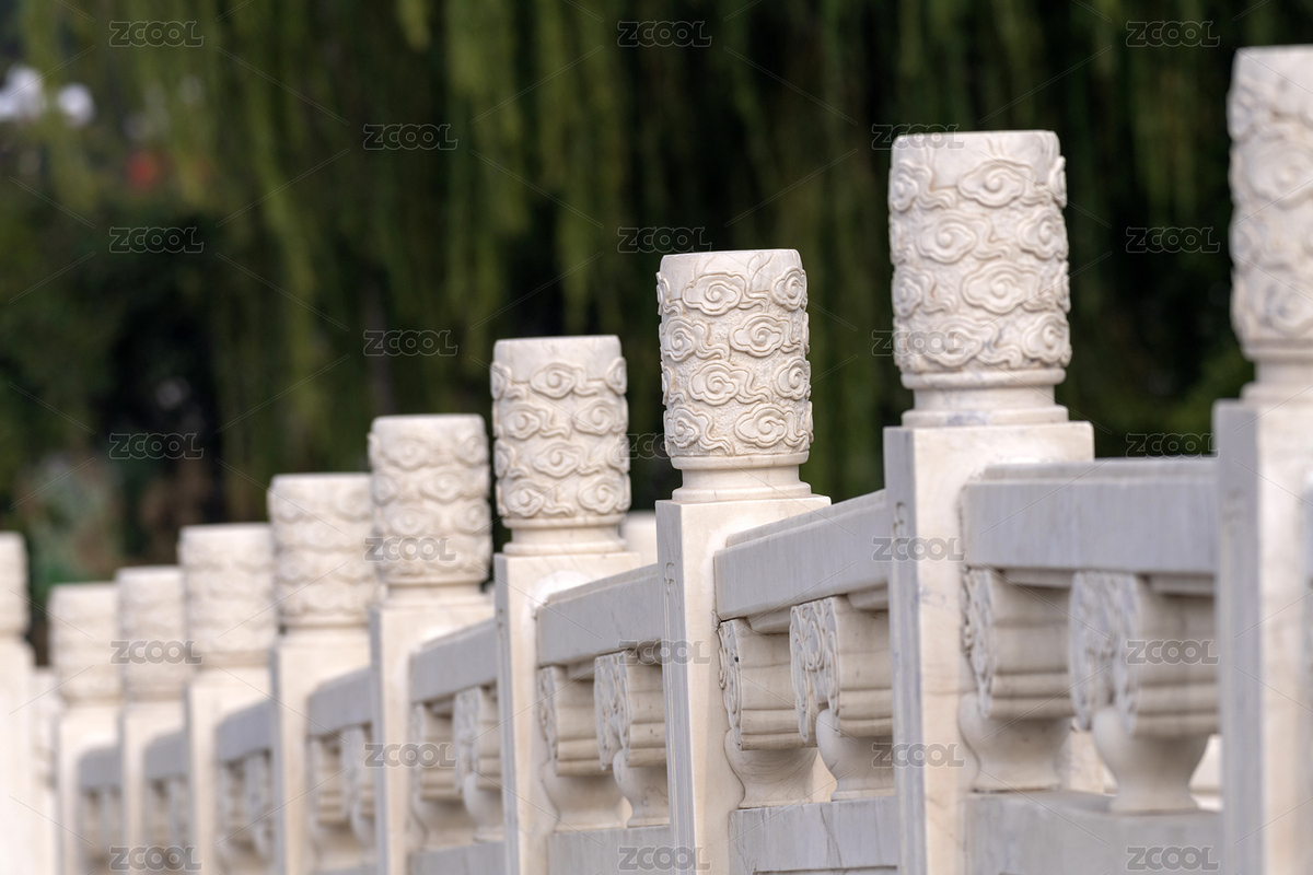 公園里雕刻著祥云紋的漢白玉橋欄桿（主預覽-6697556） - 未分類 - 站酷設計師金翅大鵬原創(chuàng)素材 - 站酷ZCOOL