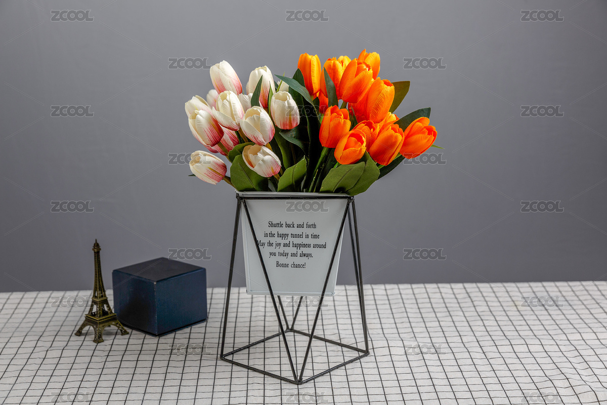 擺放在桌面上花瓶里的裝飾假花郁金香（主預覽-8372718） - 未分類 - 站酷設計師lilyhello原創(chuàng)素材 - 站酷ZCOOL