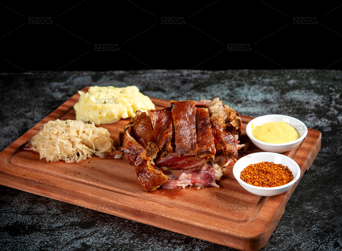 神色背景上木托盤上的烤豬蹄土豆套餐（主預覽-4686178） - 未分類 - 站酷設計師密斯楊攝影原創(chuàng)素材 - 站酷ZCOOL