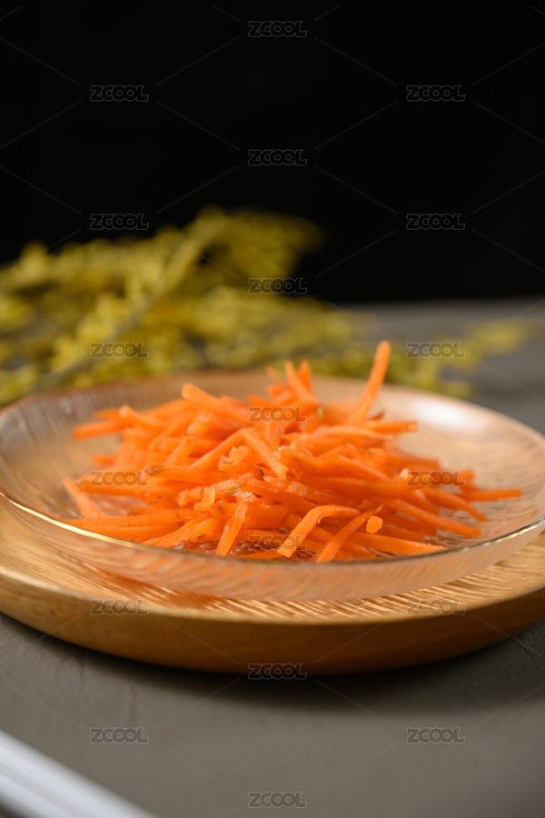 桌面上的盤子里的美味可口的新鮮胡蘿卜絲（主預(yù)覽-9025290） - 未分類 - 站酷設(shè)計師我是小助理原創(chuàng)素材 - 站酷ZCOOL