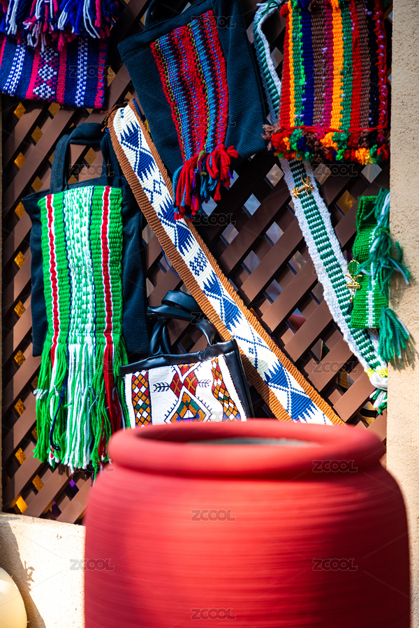 墙壁上挂满少数民族的多彩织造物（主预览-137556） - 未分类 - 站酷设计师calvin99原创素材 - 站酷ZCOOL