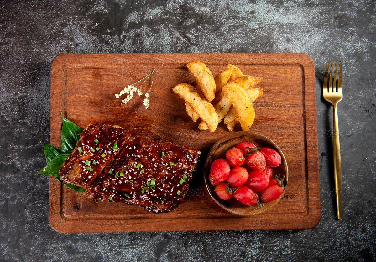 木托盤上烤熟的西餐豬排薯條套餐（主預(yù)覽-2429251） - 未分類 - 站酷設(shè)計師密斯楊攝影原創(chuàng)素材 - 站酷ZCOOL