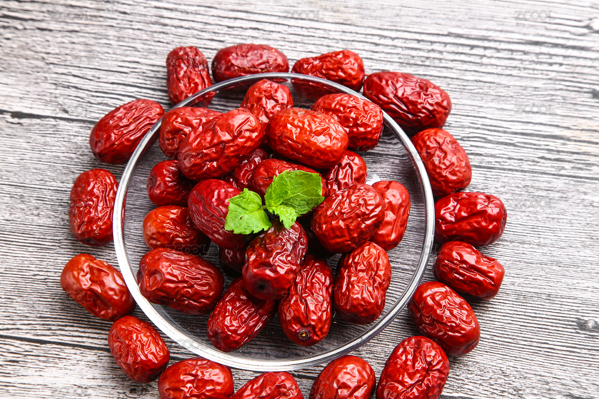 木紋底上放著干紅棗和一盤若羌棗（主預(yù)覽-6402490） - 未分類 - 站酷設(shè)計師PAOPAO攝影工作室原創(chuàng)素材 - 站酷ZCOOL