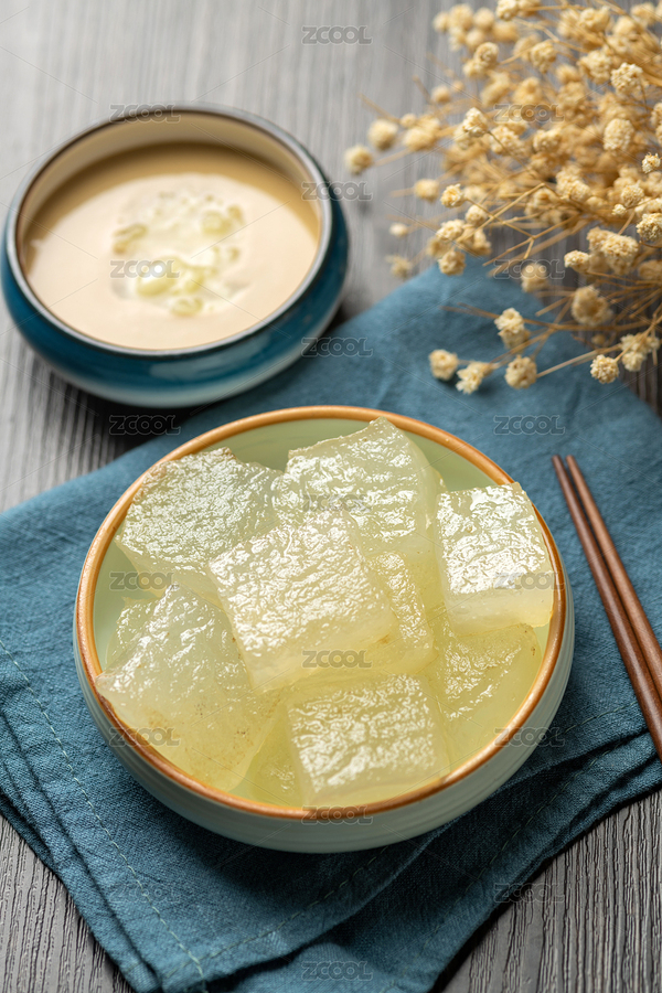 傳統(tǒng)小吃煎燜子特寫木桌面深色調(diào)（主預(yù)覽-6913075） - 未分類 - 站酷設(shè)計師金翅大鵬原創(chuàng)素材 - 站酷ZCOOL